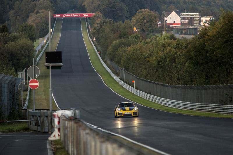 Illustration for article titled Porsche 911 GT2 RS Drops A Lambo-Crushing Record 6:47.3 Nürburgring Time